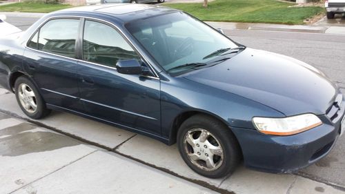 1999 honda accord runs great! great commuter car!