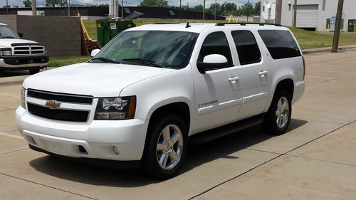 2008 chevrolet suburban 1500 lt sport utility 4-door 5.3l ($22,800)