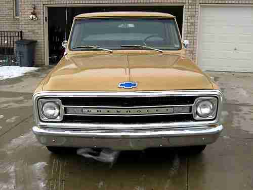 GORGEOUS AND VERY RARE 1969 CHEVY C10 PICKUP- 396 V8 - 32,702 MILES- EXTRA CLEAN, image 6