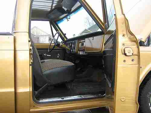 GORGEOUS AND VERY RARE 1969 CHEVY C10 PICKUP- 396 V8 - 32,702 MILES- EXTRA CLEAN, image 12