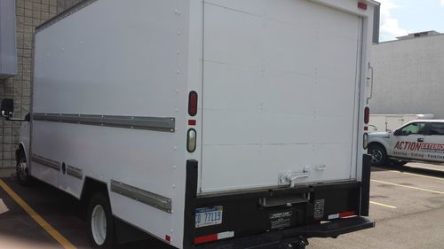 2007 GMC Savana 3500 Series Box Truck 16 Foot Box, image 2