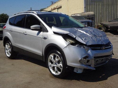2013 ford escape titanium 4wd damaged salvage economical only 3k miles wont last