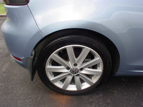 2010 Volkswagen Golf TDI Hatchback 2-Door 2.0L, image 6