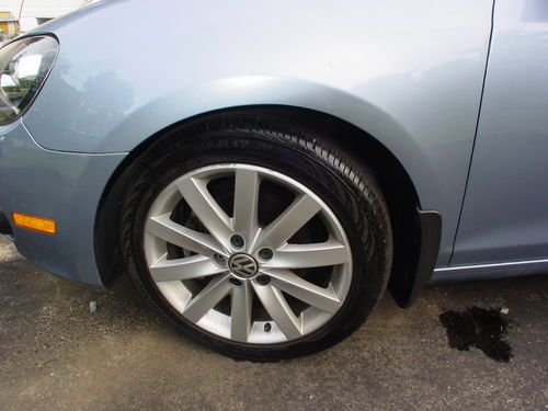 2010 Volkswagen Golf TDI Hatchback 2-Door 2.0L, image 8