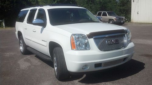 2007 yukon xl, 4x4 slt, sunroof, 3rd row seat.