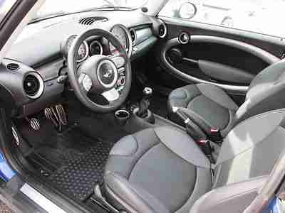 2008 BLUE/SILVER TWO TONE, 6 SPEED, HEATED LEATHER, DOUBLE SUNROOF, LOW RESERVE!, image 6