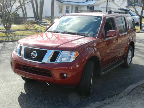 2012 nissan pathfinder  sv  4 wheel drive  3 rd row seat