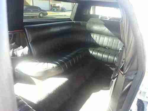 1990 Lincoln Town Car Executive Limousine 4-Door 5.0L, image 5