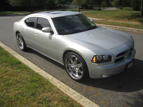 2008 dodge charger se sedan 4-door 3.5l moonroof, 22" chrome wheels, navigation