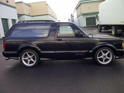 Low milage 67miles black on black 93 gmc typhoon turbo awd in canada!!!!