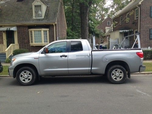 Toyota tundra 4x4 double cab, 5.7l  2008 model