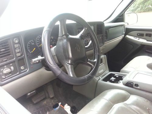 2000 chevrolet tahoe lt  ---no reserve---