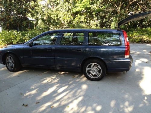 Volvo s70 2006 wagon. excellent. one owner. 61000 miles. all service at dealer.