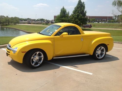 2004 chevrolet ssr base convertible 2-door 5.3l