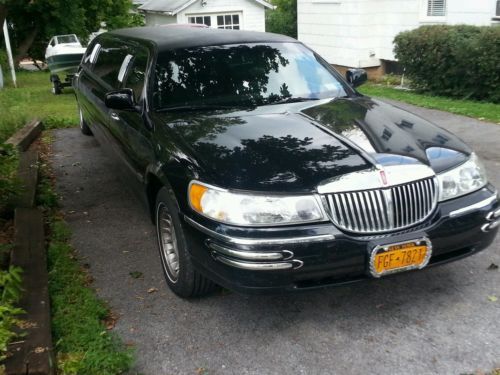 2002 lincoln town car executive limousine 4-door 4.6l