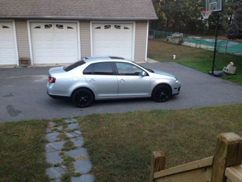 2010 volkswagen jetta wolfsburg edition sedan 4-door 2.0l