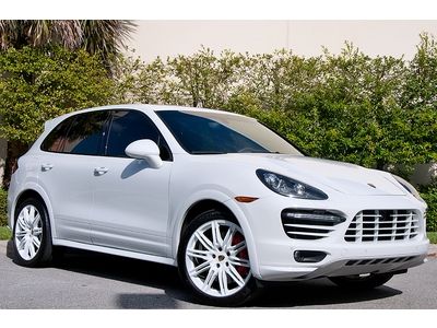 2013 porsche cayenne turbo! best color combo white/umber! fresh service! loaded!