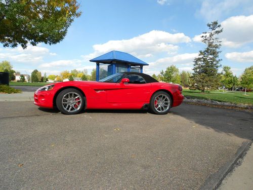 *2003 red dodge viper*