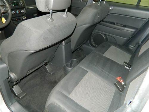 SUV 2.4L CD ABS brakes AM/FM radio Anti-whiplash front head restraints, image 8