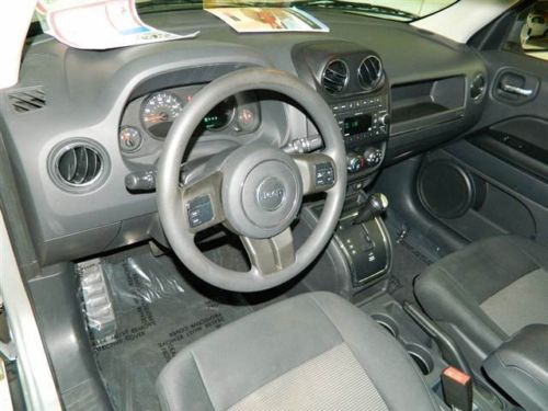 SUV 2.4L CD ABS brakes AM/FM radio Anti-whiplash front head restraints, image 10