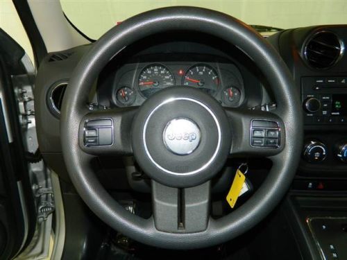 SUV 2.4L CD ABS brakes AM/FM radio Anti-whiplash front head restraints, image 28