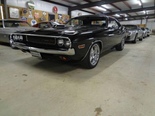 1970 dodge challenger with 528 hemi engine