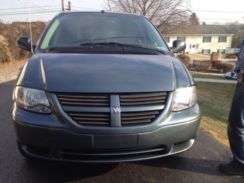 2007 dodge grand caravan vmi in floor wheelchair ramp, handicap mobility van.