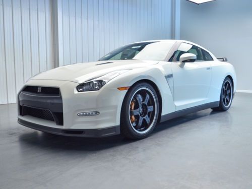 2014 Nissan GTR Track Edition Pearl White R35 twin turbo AWD 4x4, image 2