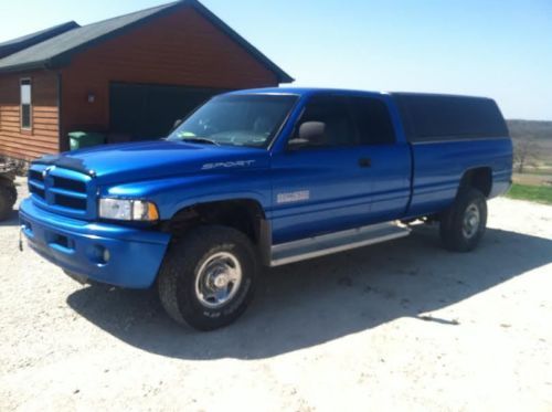 Rare and hard to find dodge truck 1999.5 ram 2500 diesel with manual tranny