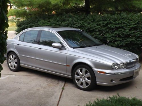 2004 jaguar x-type 3.0  awd 93k miles with heated seats, bumper sensors, cd, 17&#034;