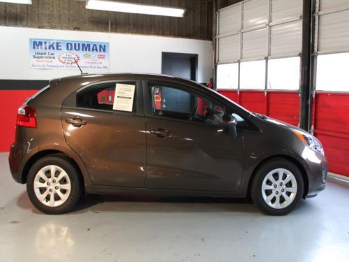 Rio 13,058 miles great mpg satellite radio 1.6l sporty power doors windows clean