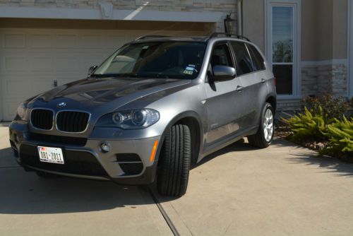 Bmw x5 2011 xdrive35i premium, tech, nav, pano, new tires, warranty, clean