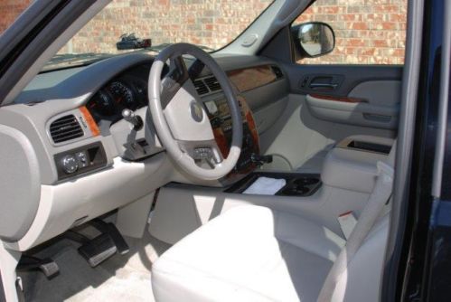 2008 Chevy Suburban LT3 Loaded, image 6