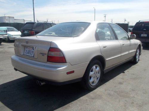1995 Honda Accord, NO RESERVE, image 2