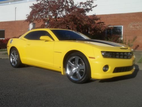 2010 2ss camaro  4915 original miles. like new!  rally yellow with ss stripes