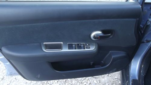 2010 nissan versa s 27k