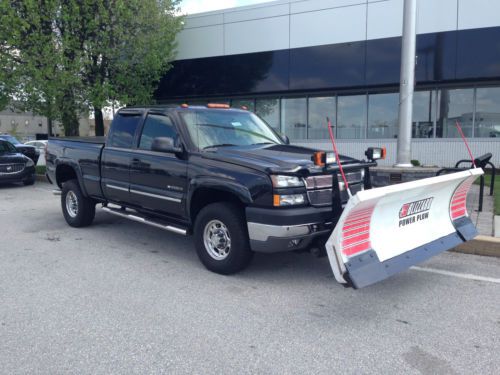 Chevy silverado 2500hd ext. cab short bed 6.0 auto.trans. 28k miles  1 owner