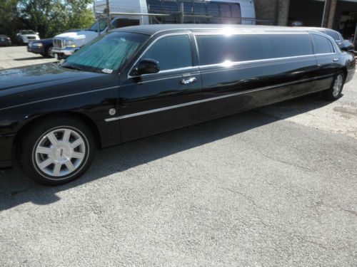 2007 Lincoln Town Car Executive Sedan 4-Door 4.6L, image 2