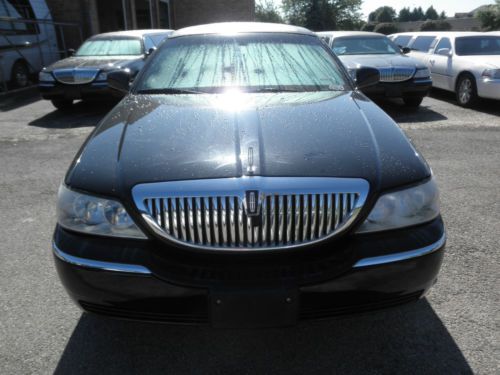 2007 Lincoln Town Car Executive Sedan 4-Door 4.6L, image 3