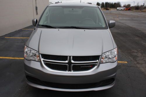 13 Dodge Grand Caravan Handicap Accessible Wheelchair Van Rear Ramp We Finance, image 5