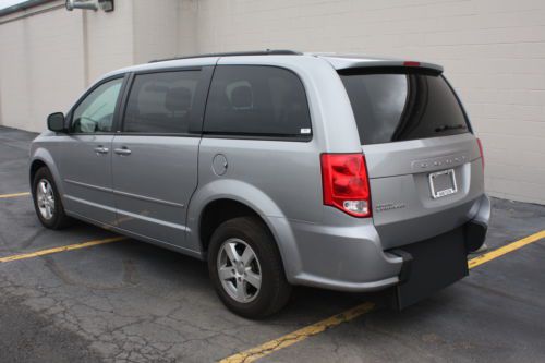 13 Dodge Grand Caravan Handicap Accessible Wheelchair Van Rear Ramp We Finance, image 9