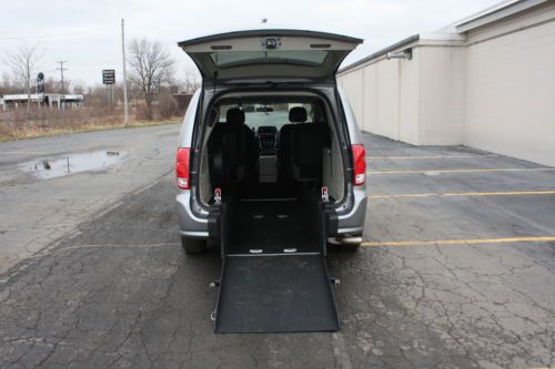 13 Dodge Grand Caravan Handicap Accessible Wheelchair Van Rear Ramp We Finance, image 15