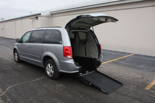 13 Dodge Grand Caravan Handicap Accessible Wheelchair Van Rear Ramp We Finance, image 16