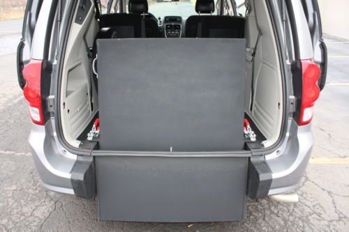 13 Dodge Grand Caravan Handicap Accessible Wheelchair Van Rear Ramp We Finance, image 17