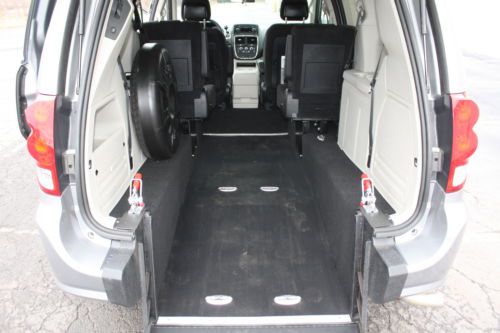 13 Dodge Grand Caravan Handicap Accessible Wheelchair Van Rear Ramp We Finance, image 24