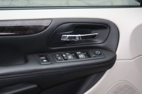 13 Dodge Grand Caravan Handicap Accessible Wheelchair Van Rear Ramp We Finance, image 33