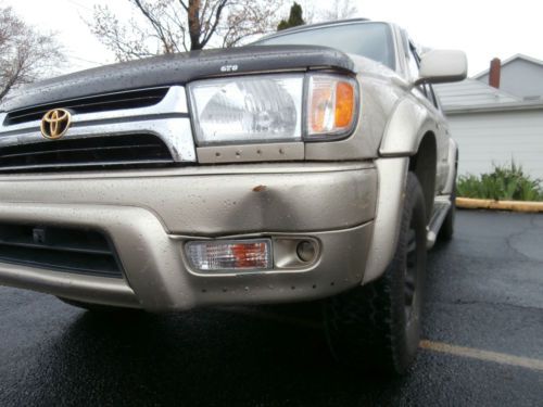 2002 Toyota 4Runner Limited NO RESERVE! 4WD! LOW MILEAGE! LEATHER! ROOF! TOW!, image 8