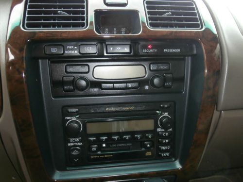 2002 Toyota 4Runner Limited NO RESERVE! 4WD! LOW MILEAGE! LEATHER! ROOF! TOW!, image 10