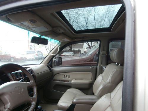 2002 Toyota 4Runner Limited NO RESERVE! 4WD! LOW MILEAGE! LEATHER! ROOF! TOW!, image 13
