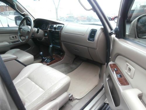 2002 Toyota 4Runner Limited NO RESERVE! 4WD! LOW MILEAGE! LEATHER! ROOF! TOW!, image 16